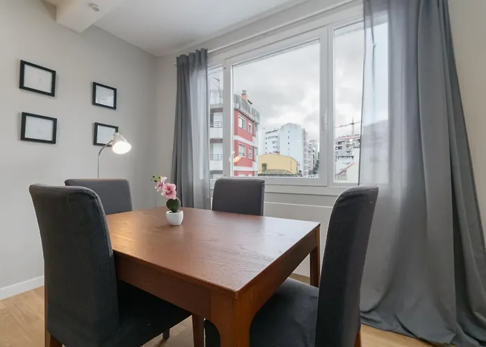 Apartamento Muy Luminoso En El Centro De Vigo